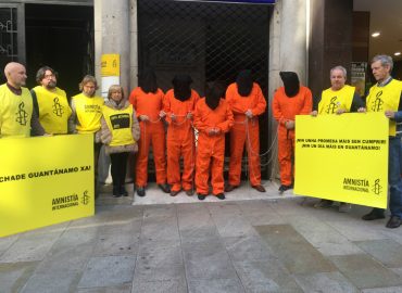 Acto de Amnistía Internacional Vigo para pedir peche Guantánamo