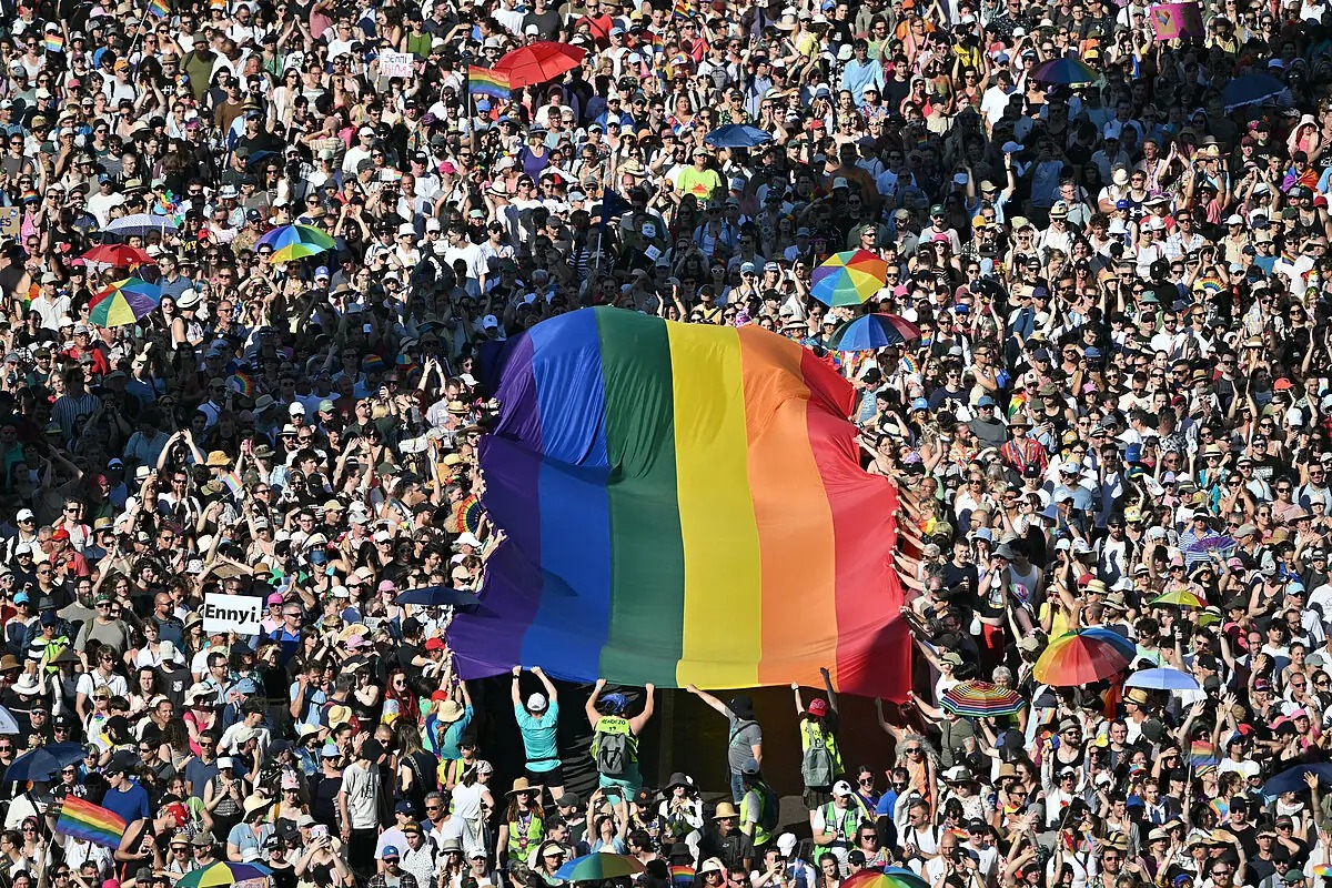 Hungría: A retirada dos cargos presentados contra os organizadores das marchas do Orgullo de Budapest e Pécs é testemuño do poder da solidariedade