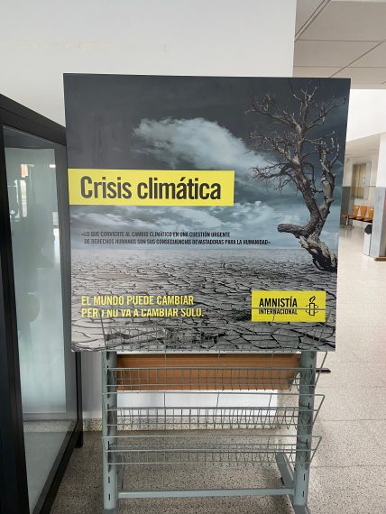 Cartel con el lema CRISIS CLIMÁTICA