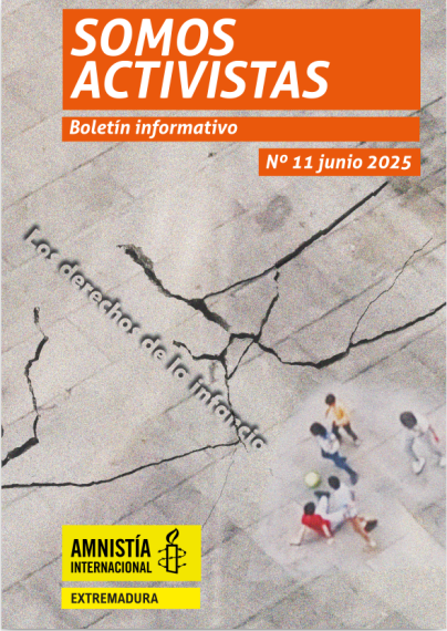Portada del número 11 del boletín SOMOS ACTIVISTAS. Se ve, desde arriba, un grupo de niños jugando sobre un suelo agrietado. Texto: LOS DERECHOS DE LA INFANCIA.