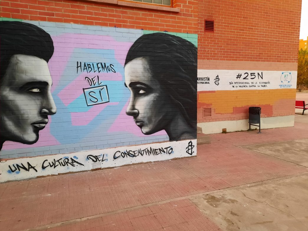 Mural realizado en un colegio de Tres Cantos para visibilidad la cultura del consentimiento en este 25 de noviembre de 2020