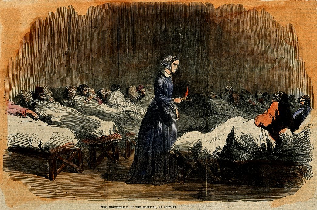 Escena grabada en madera en el que se aprecia a Florence Nightingale cuidando de soldados enfermos tumbados en camastros