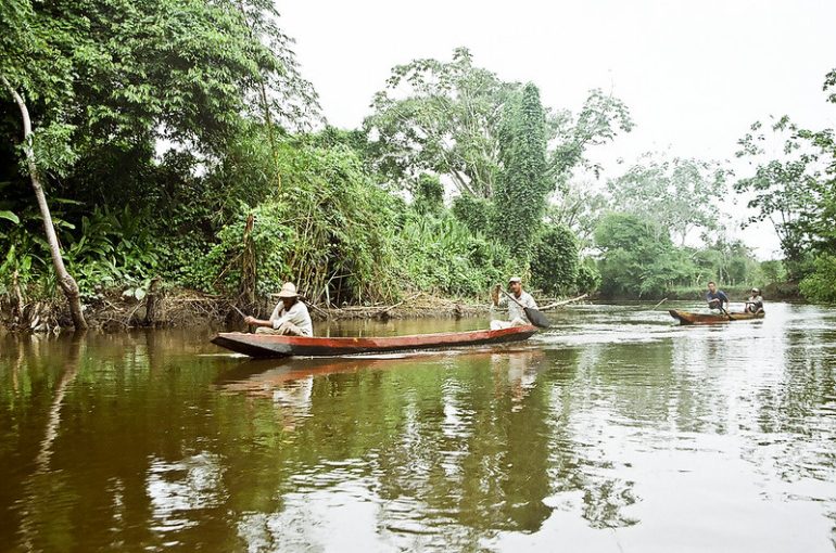 Río Magdalena dio con una barca de pescadores.