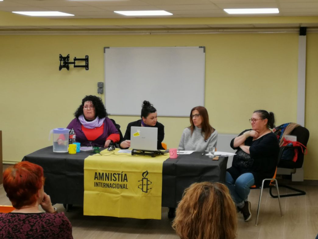 Fotografía de la mesa de Derechos de las mujeres y las niñas a examen, en Moratalaz