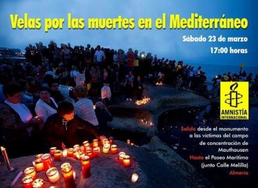 Almería - Velas por las muertes en el Mediterráneo.