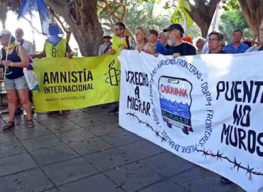 Activistas de Amnistía Internacional de Almería con la Asociación Caravanas Abriendo Fronteras